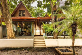 Cozy Beach Casita/Walking distance to beach and yoga!